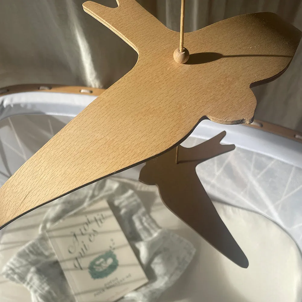 Charlie Crane KANO BIRDS dřevěný kolotoč vlaštovky