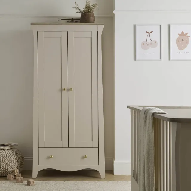 Cuddleco Clara 2 Door Nursery Wardrobe šatní skříň