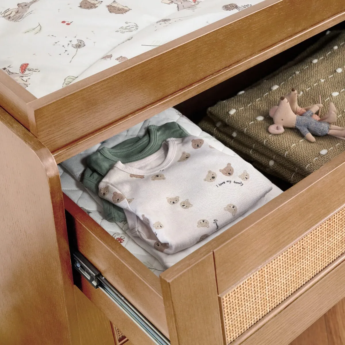 Tutti Bambini Japandi 2dílná sada nábytku Light Oak ratanová