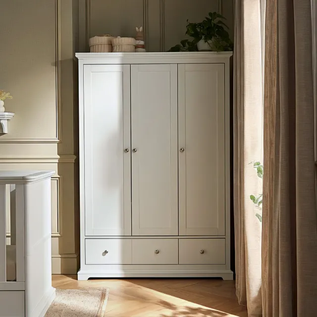 Cuddleco Beaumont Triple Wardrobe šatní skříň trojdílná bílá