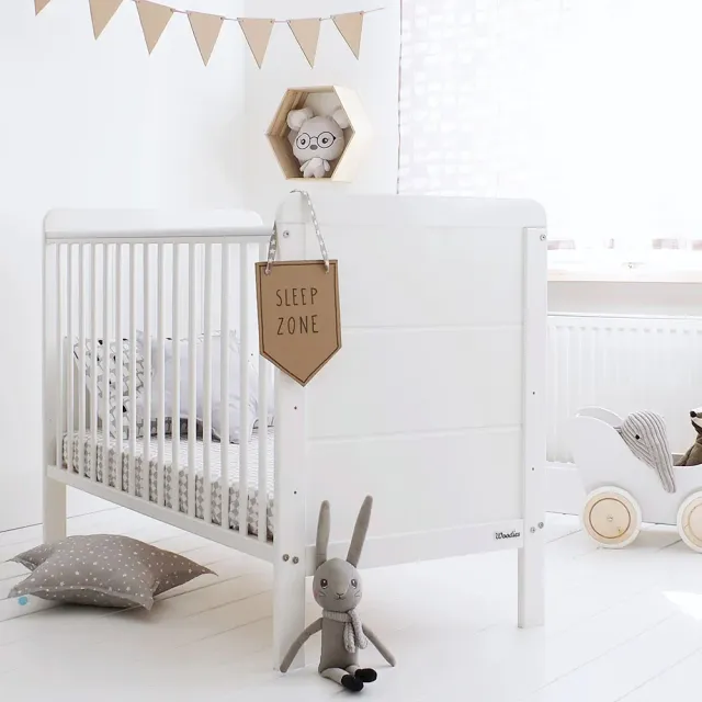 Woodies Modern Cot 120×60 dětská postýlka bílá