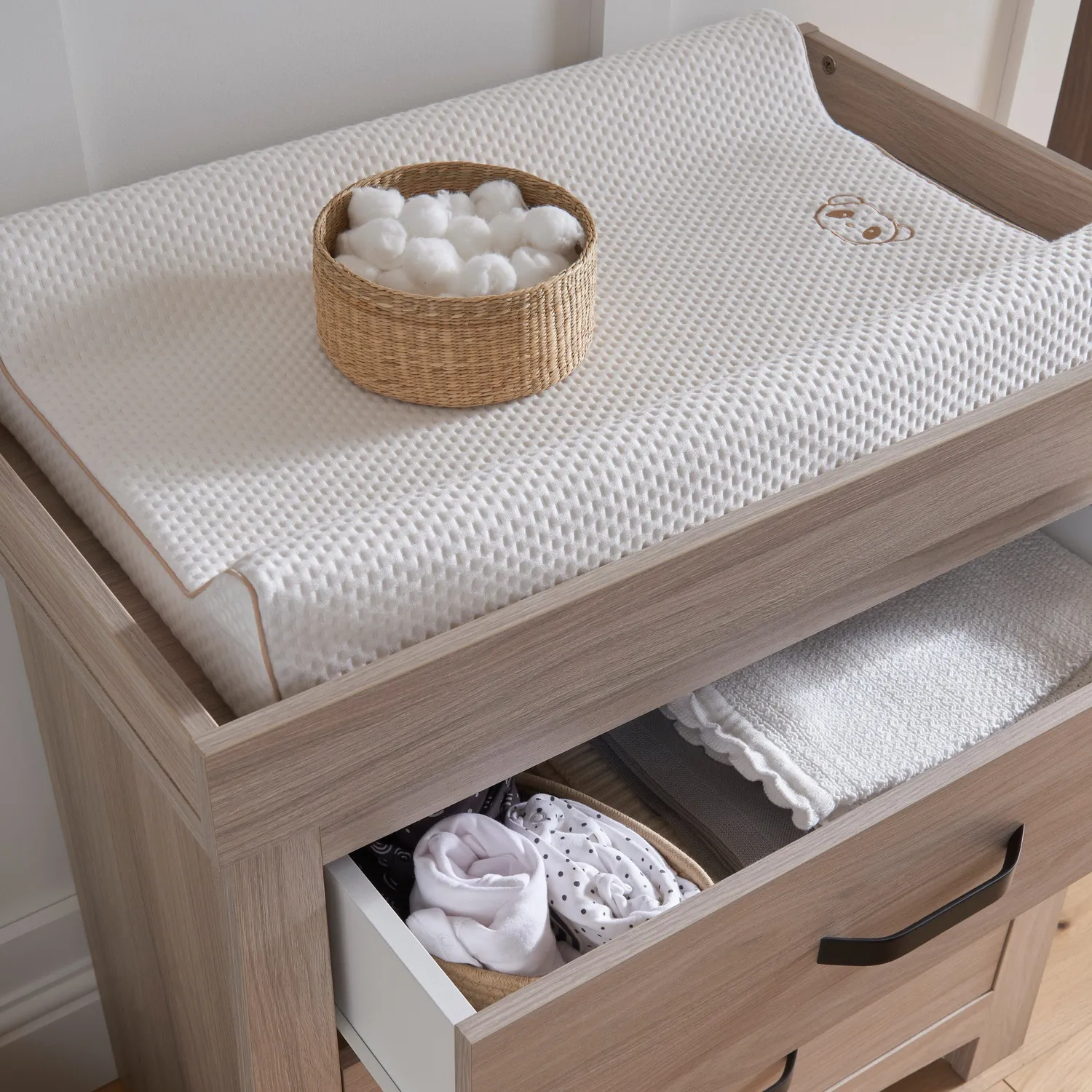 Cuddleco Wedge přebalovací podložka paměťová pěna
