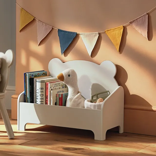 Cuddleco Play House Bear knihovnička Pebble