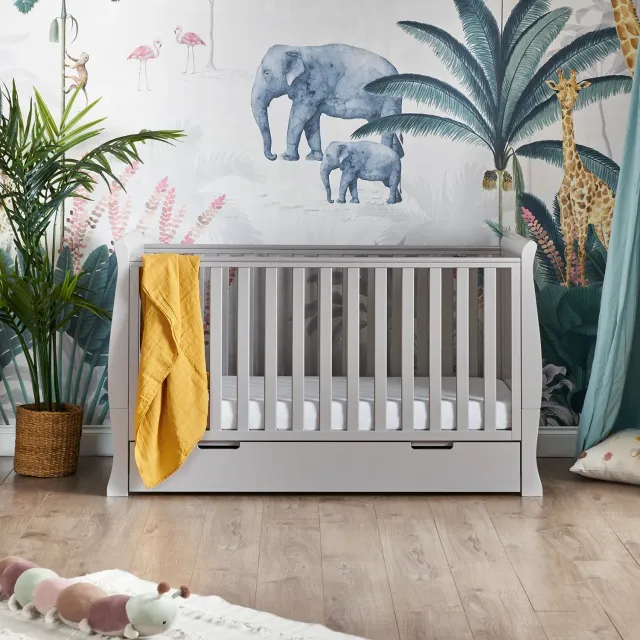 Obaby Stamford Classic rostoucí postýlka 140x70 se zásuvkou