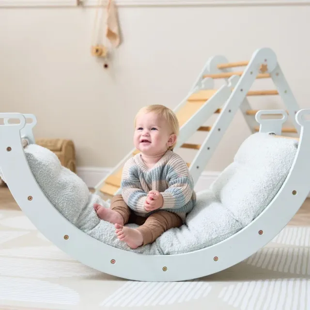 Tutti Bambini Scala Montessori Pikler Play Arch & Cushion hrazda