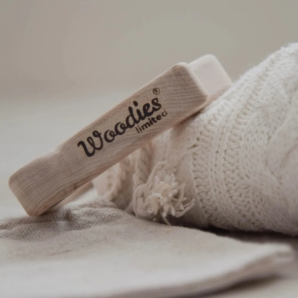 Woodies Limited dřevěné kousátko jezevec 9×8 cm