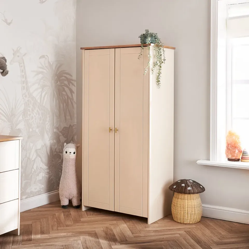Obaby Evie skříň s mosaznými úchytkami