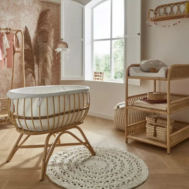 Cuddleco Aria 2dílný nábytek kolébka a přebalovák ratan