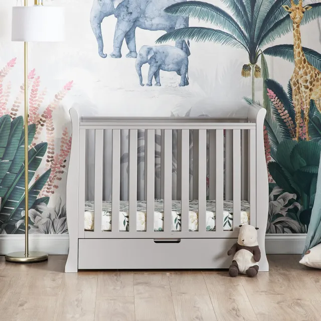Obaby Stamford Space Saver Sleigh Cot postýlka s úložným šuplíkem