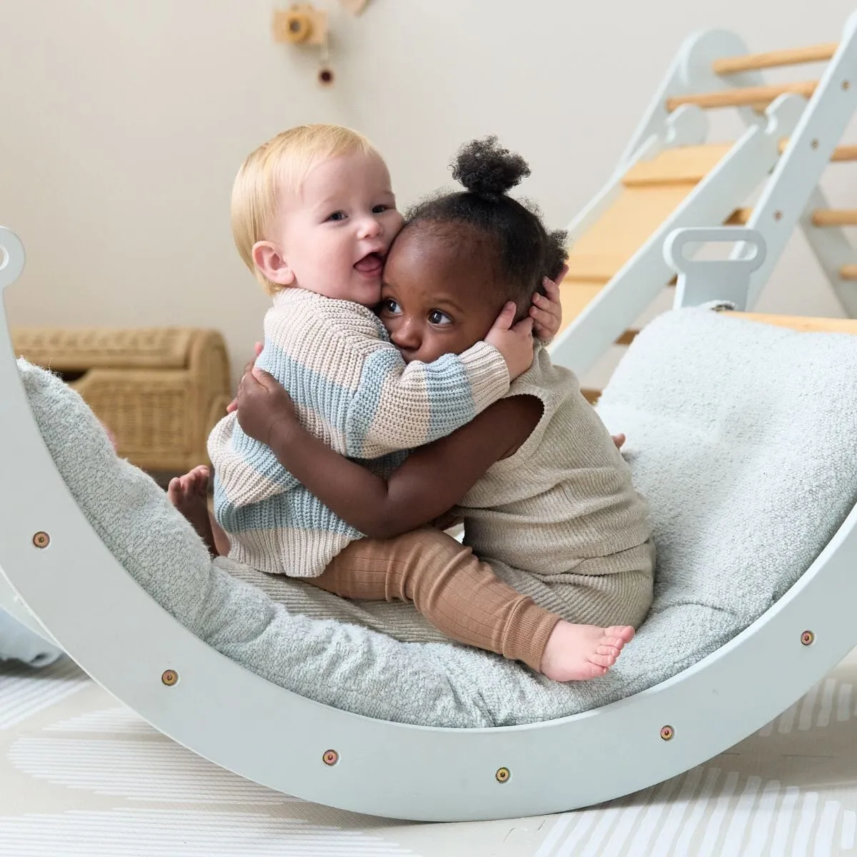 Tutti Bambini Scala Montessori Pikler Play Arch & Cushion hrazda