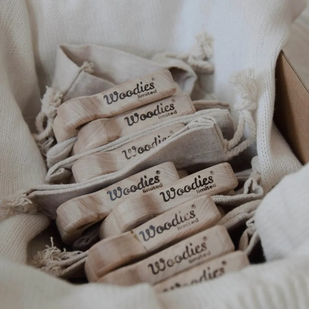 Woodies Limited dřevěné kousátko jezevec 9×8 cm