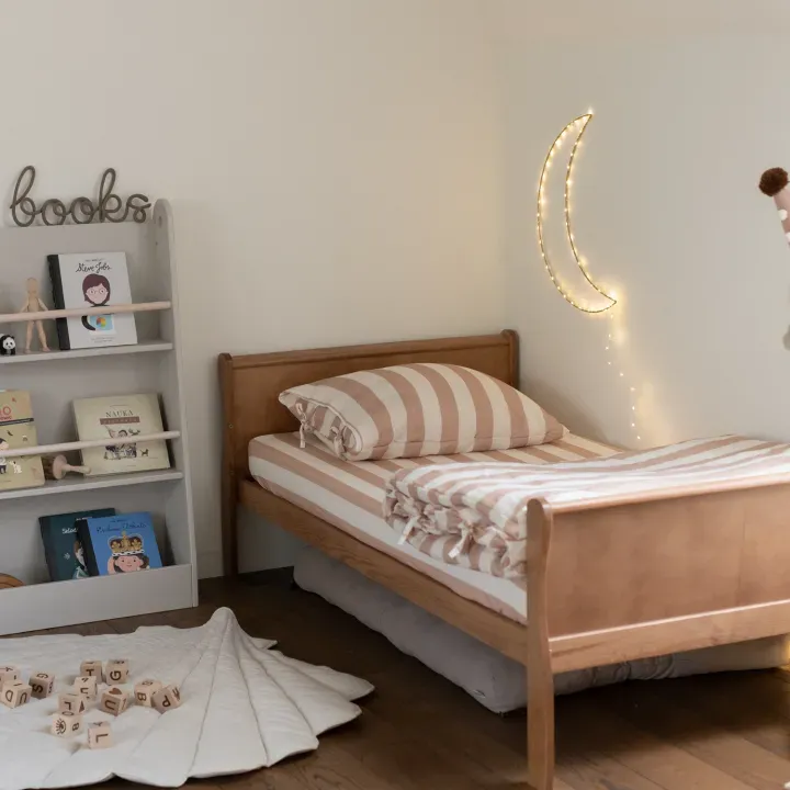 Woodies Noble Adult Bed 200×90 postel vintage