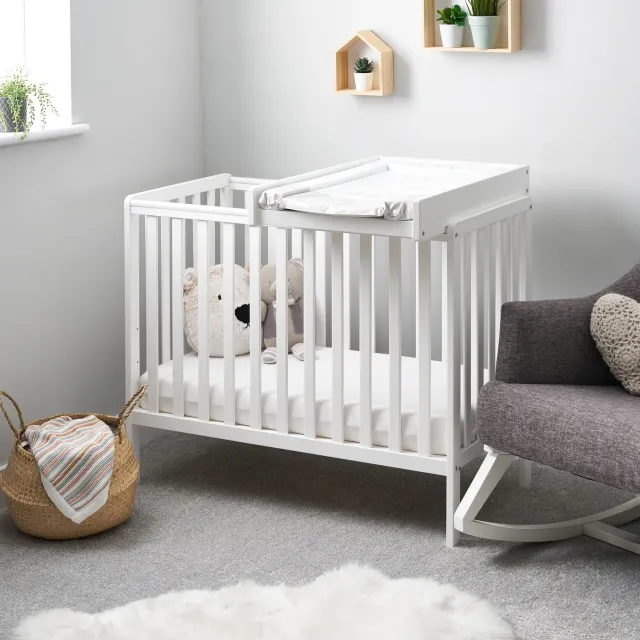 Obaby Bantam Space Saver postýlka s přebalovákem 100x50 bílá