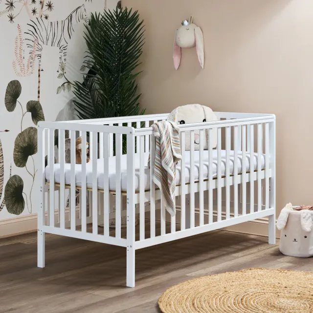 Obaby Bantam cot bed postýlka 140 × 70 cm bílá s matrací
